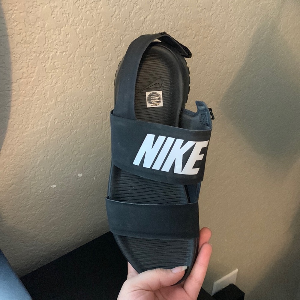 Nike| woman| sandals